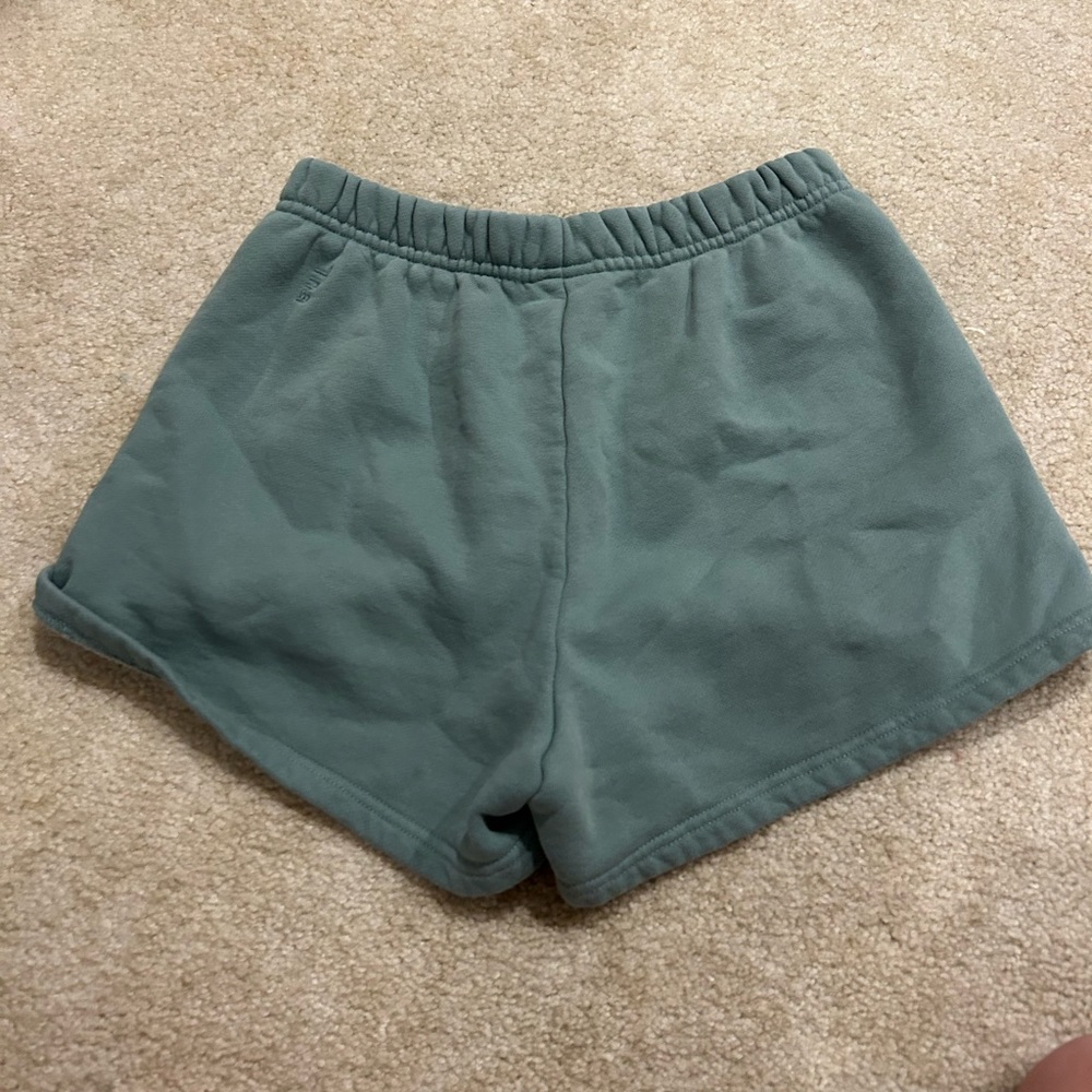 ARITZIA TNA sweat shorts!!